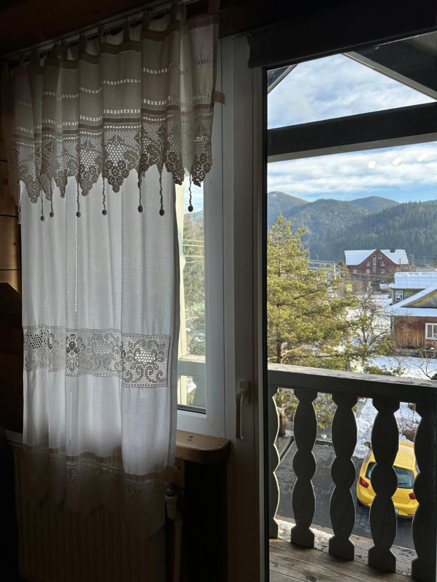 Guest House Anastasia Tatariv Ngoại thất bức ảnh